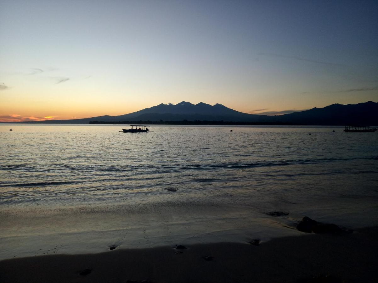 Cnunk Bungalow Acomodação com café da manhã Ilhas Gili Exterior foto