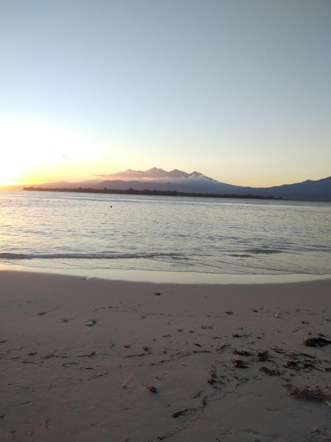 Cnunk Bungalow Acomodação com café da manhã Ilhas Gili Exterior foto